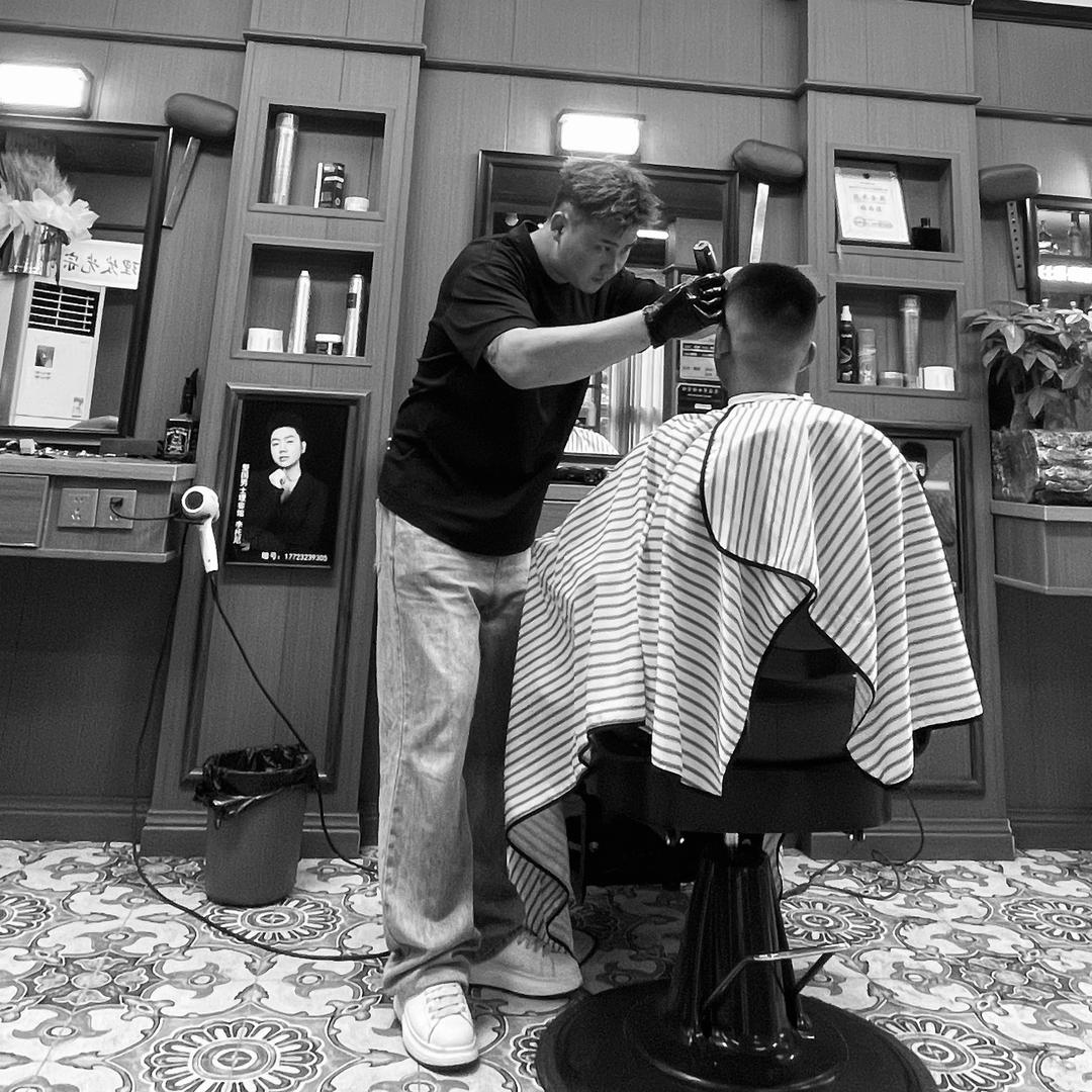 彭水髪国男士理容馆 章鱼