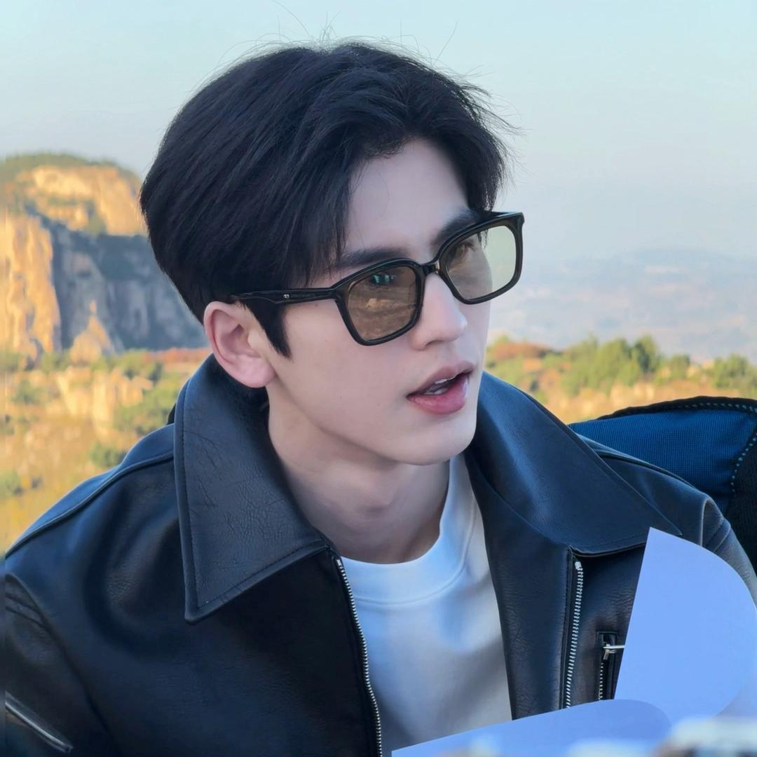 别踩我大拇脚趾头