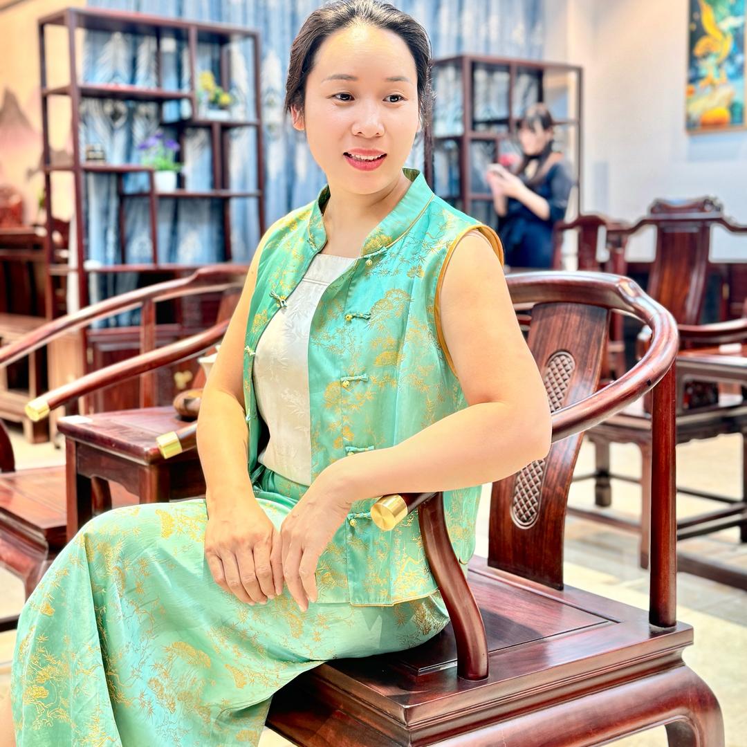 博豪居红木家具厂(老板娘)