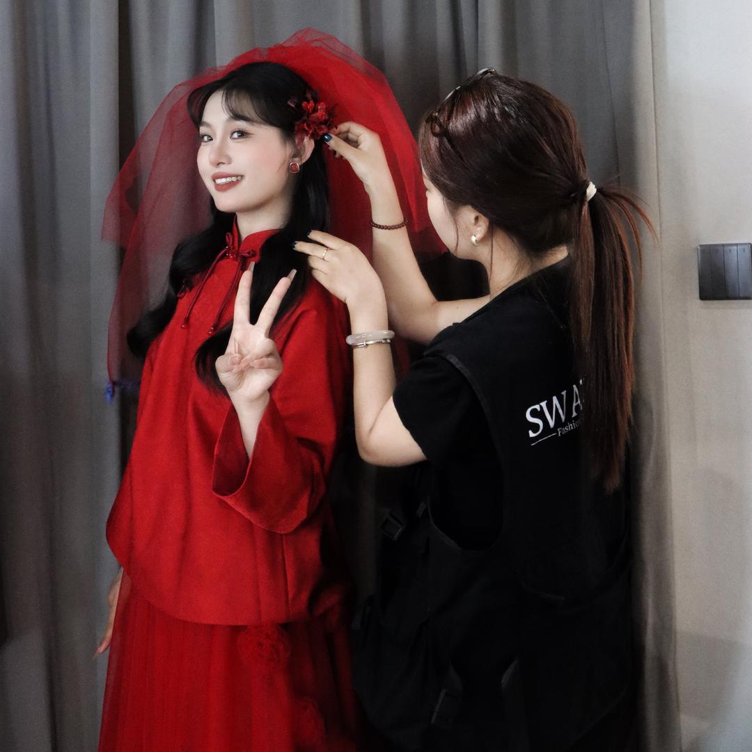 施华洛化妆师小婷（工作版）