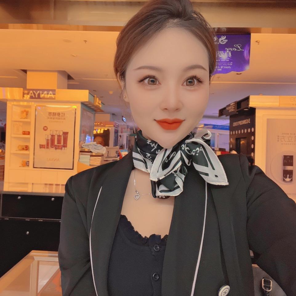 卖珠宝的小姐姐🌻