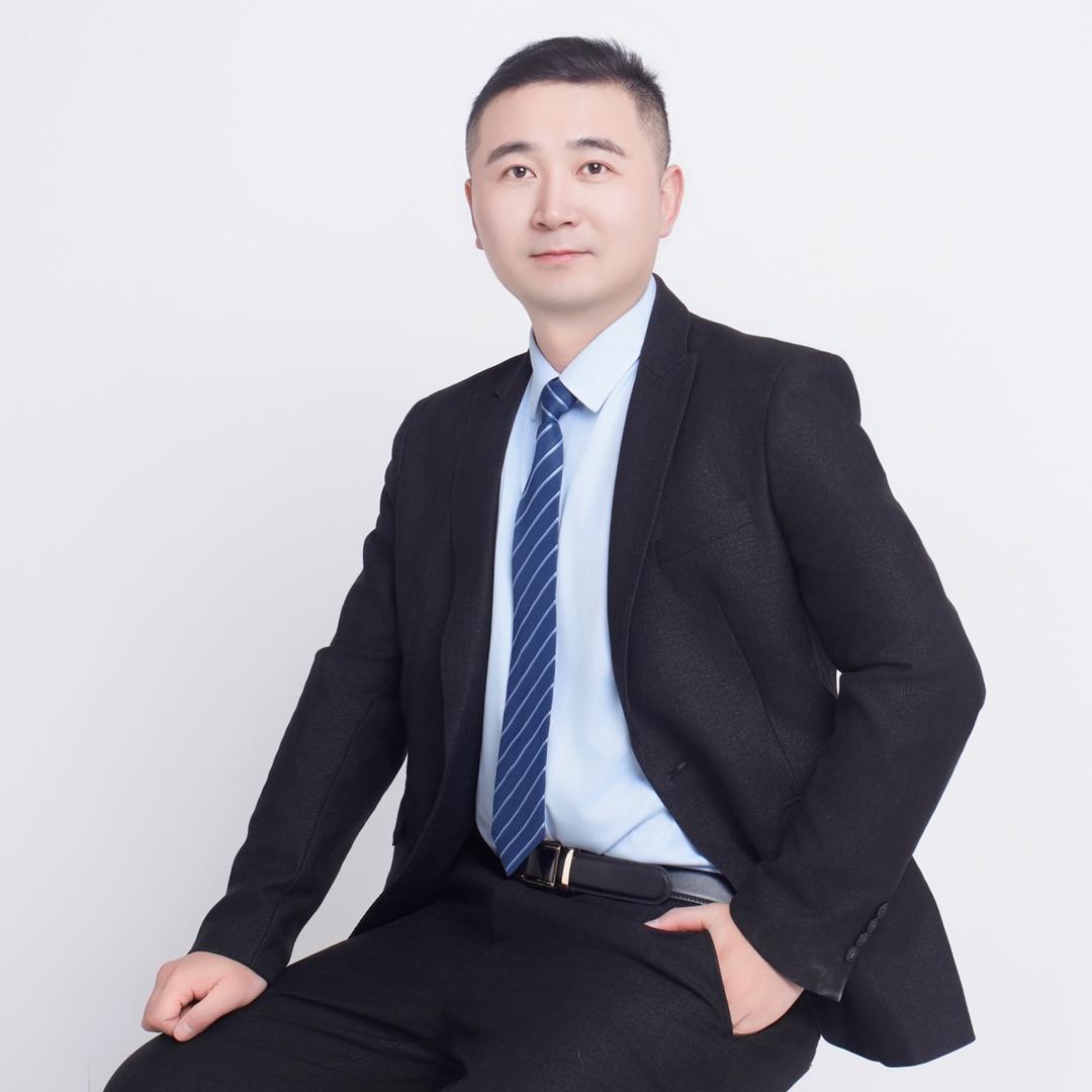 周笑宇教掼蛋