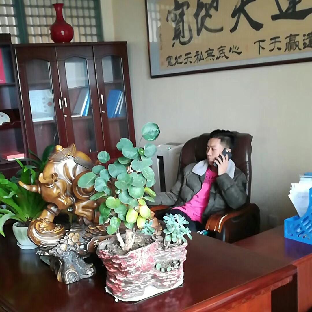 收售安置房的小伙子👦