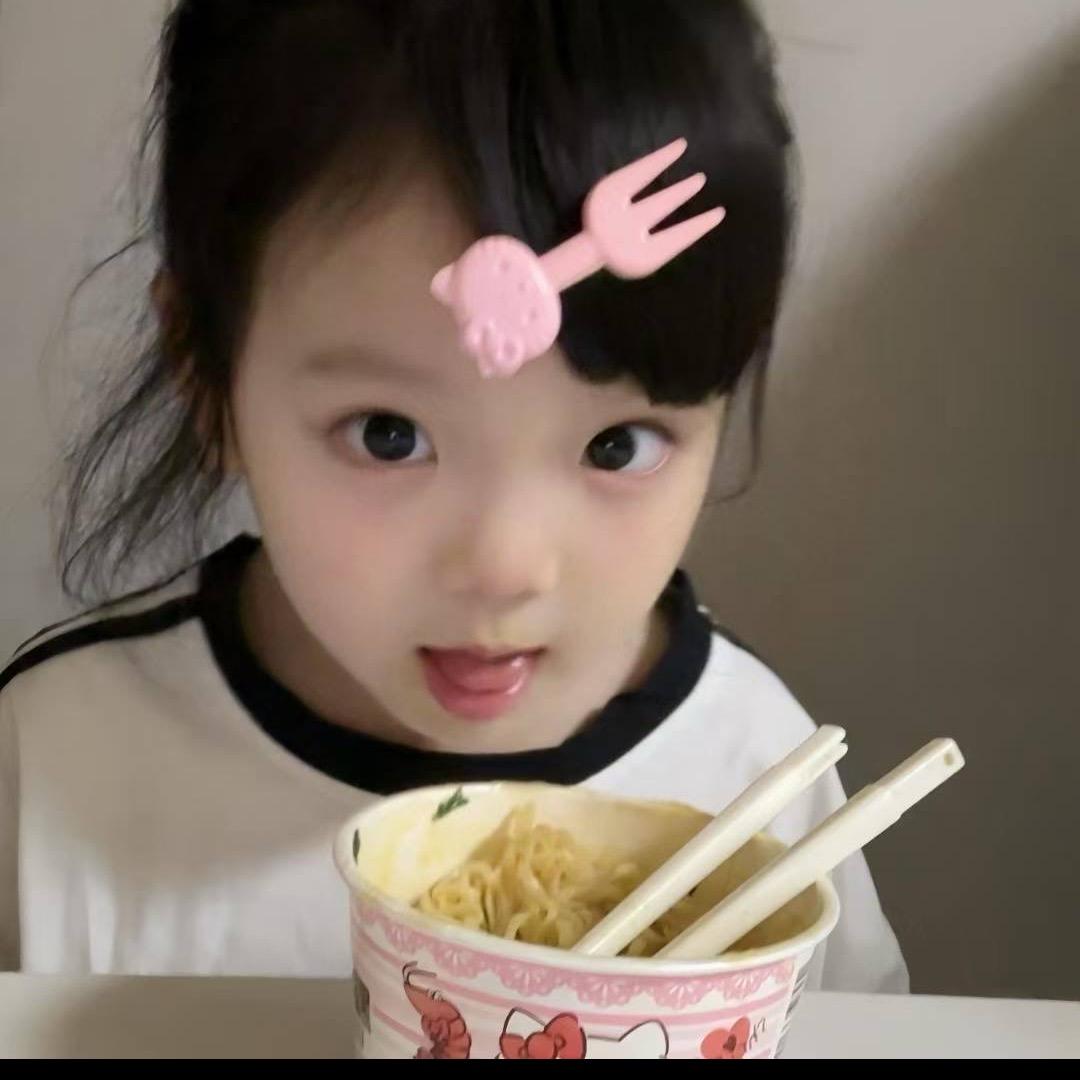 福宝吃饱饱