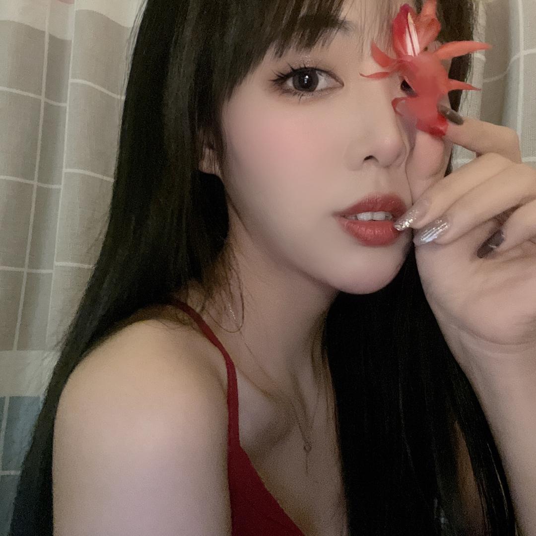 是月亮哦