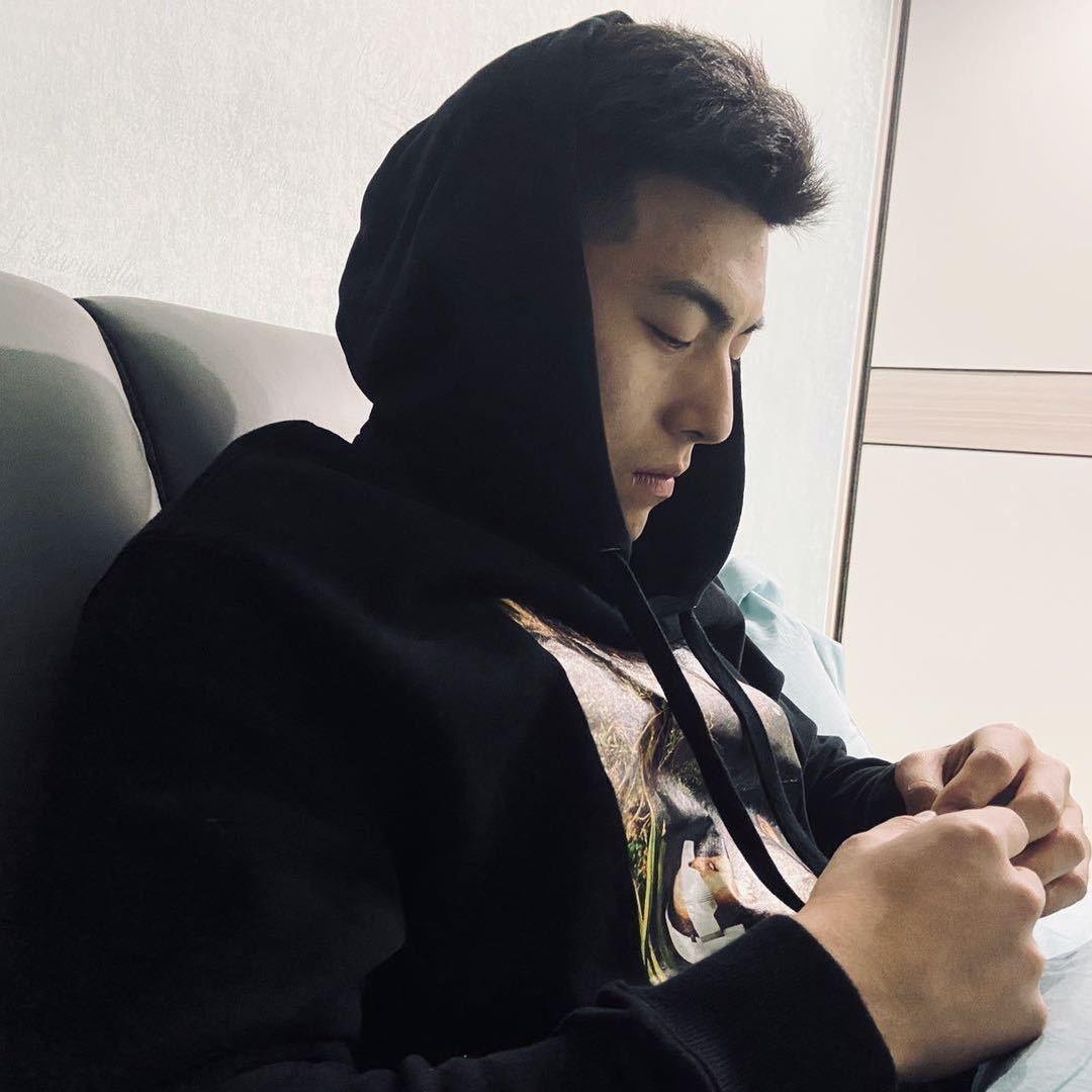 爱熬夜的大爷
