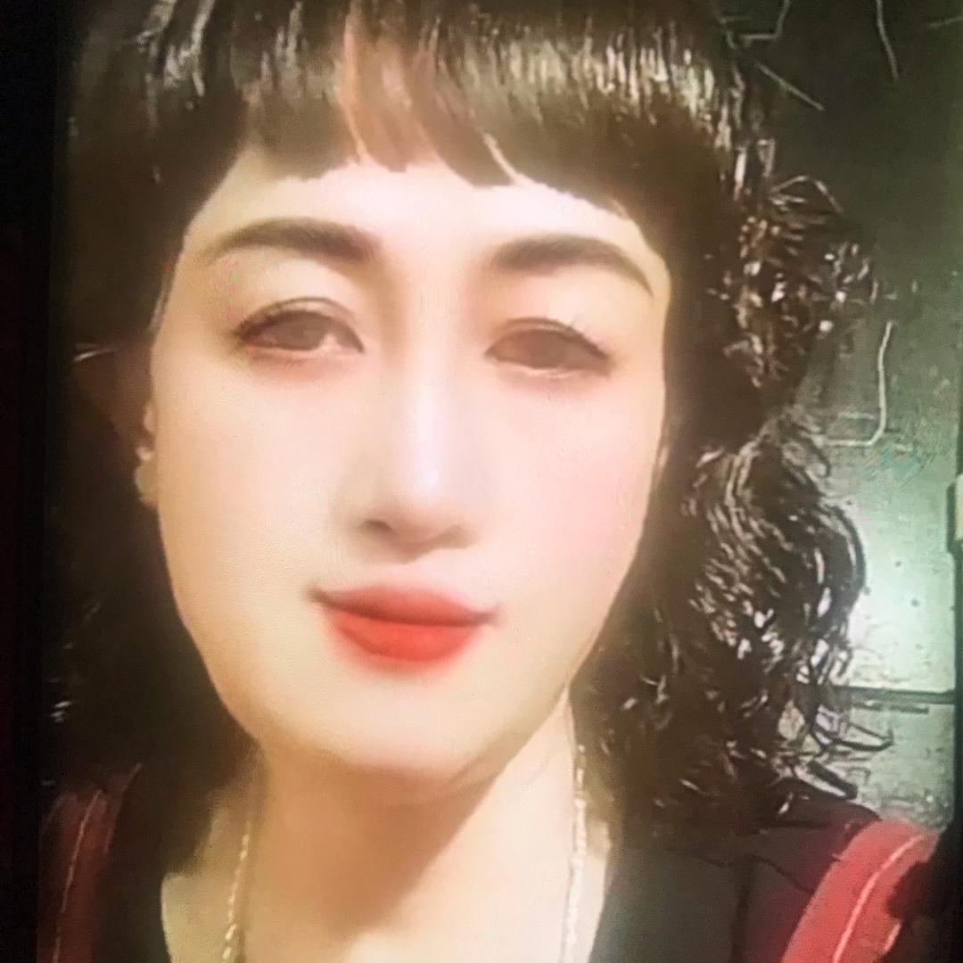 华姐自信唱歌，