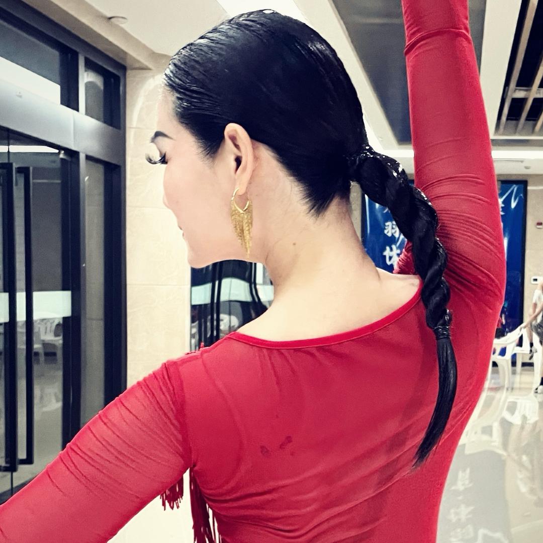 爱跳舞的小白姐