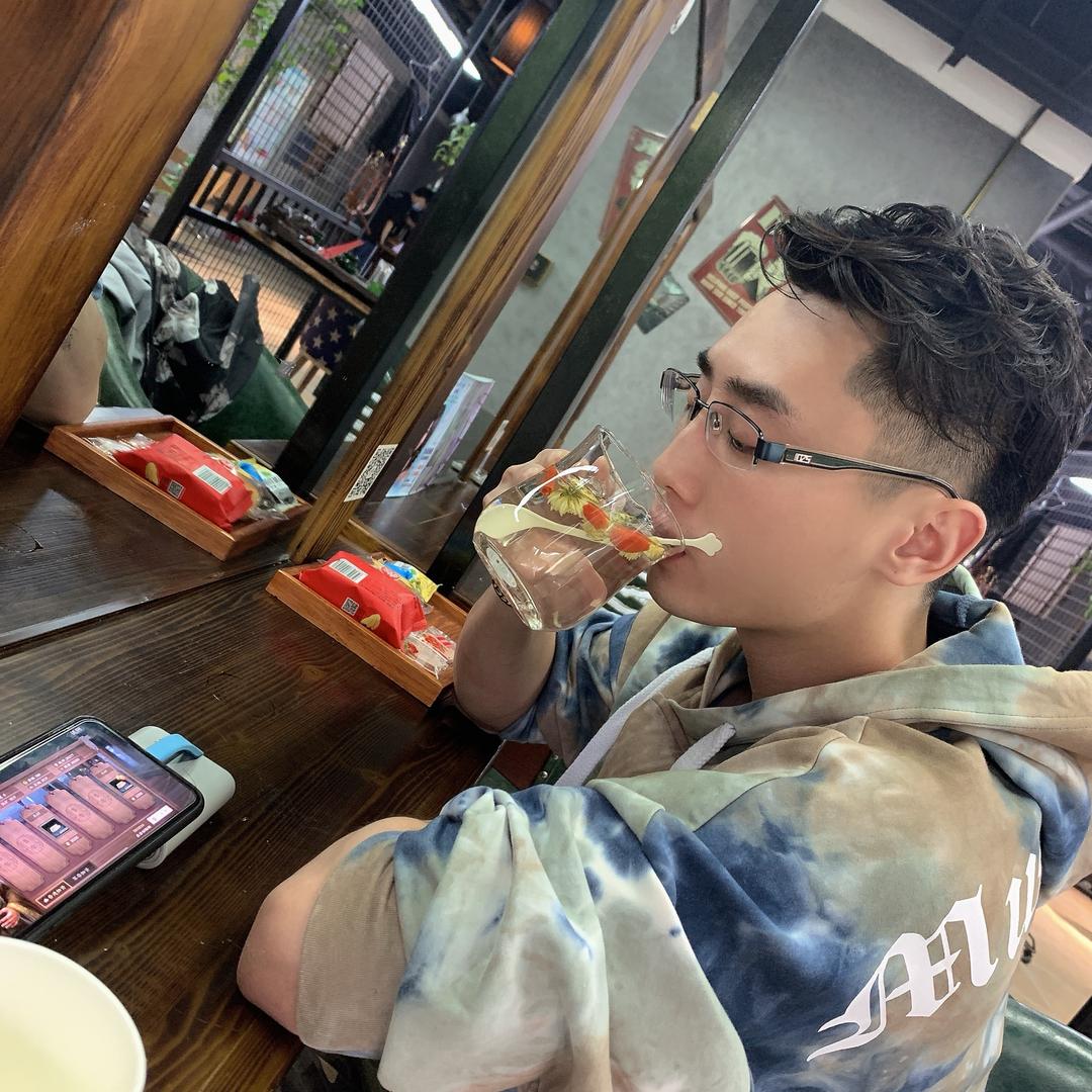 张问辙。ღ