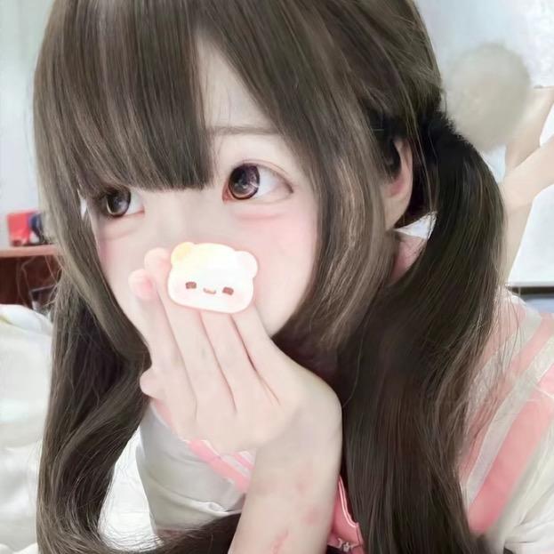 浠
