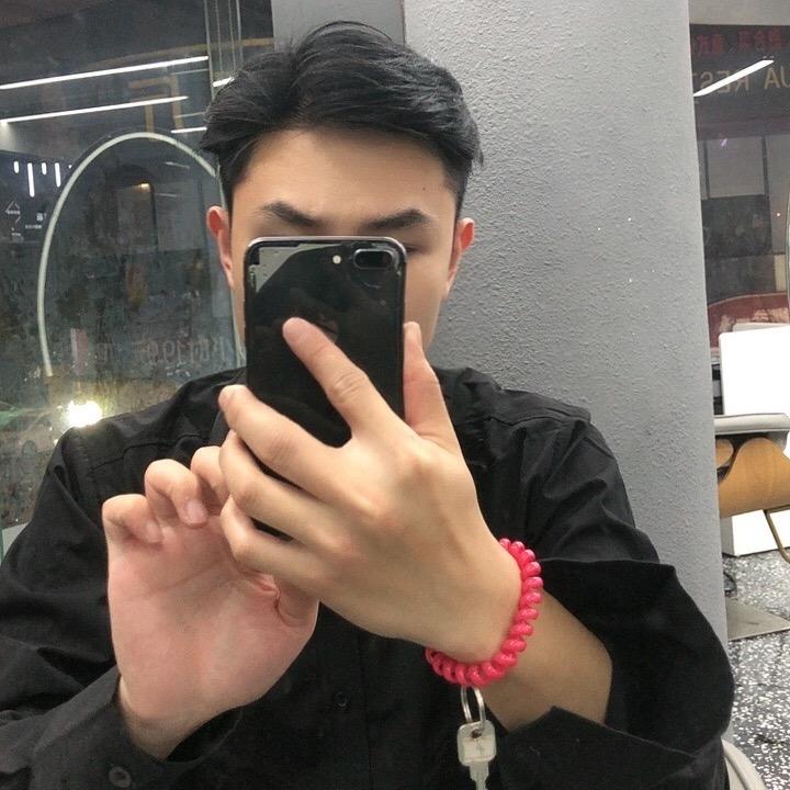 小奉先🤨（沙雕美食博主）