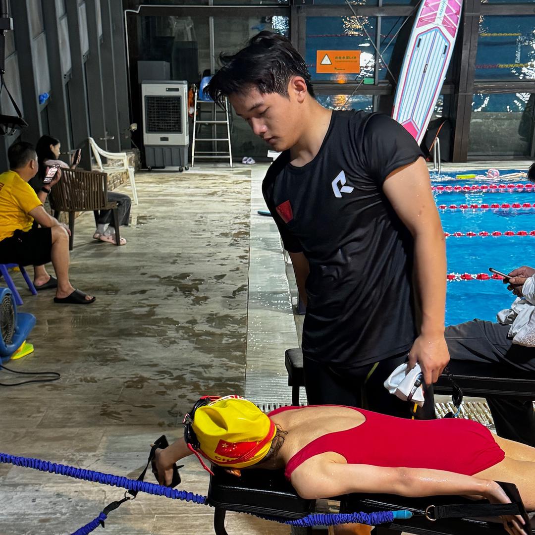 锐新泳教熊主管