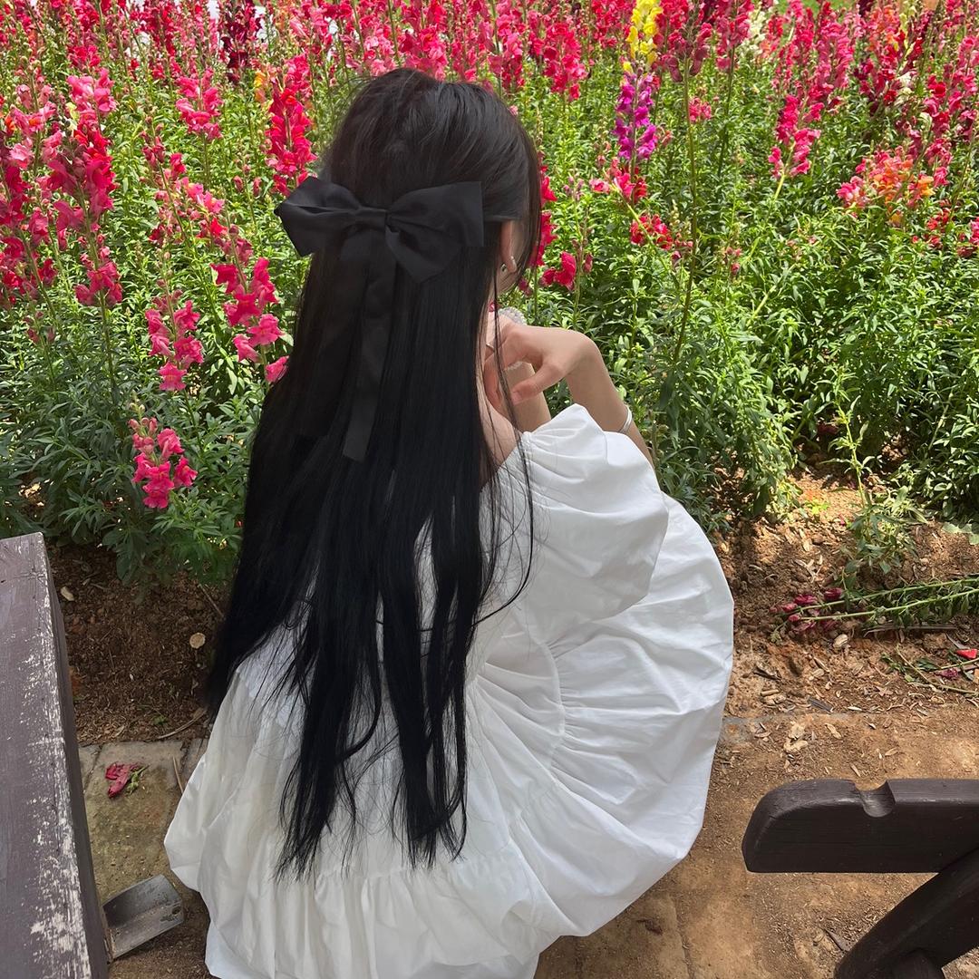 美女也有小情绪.