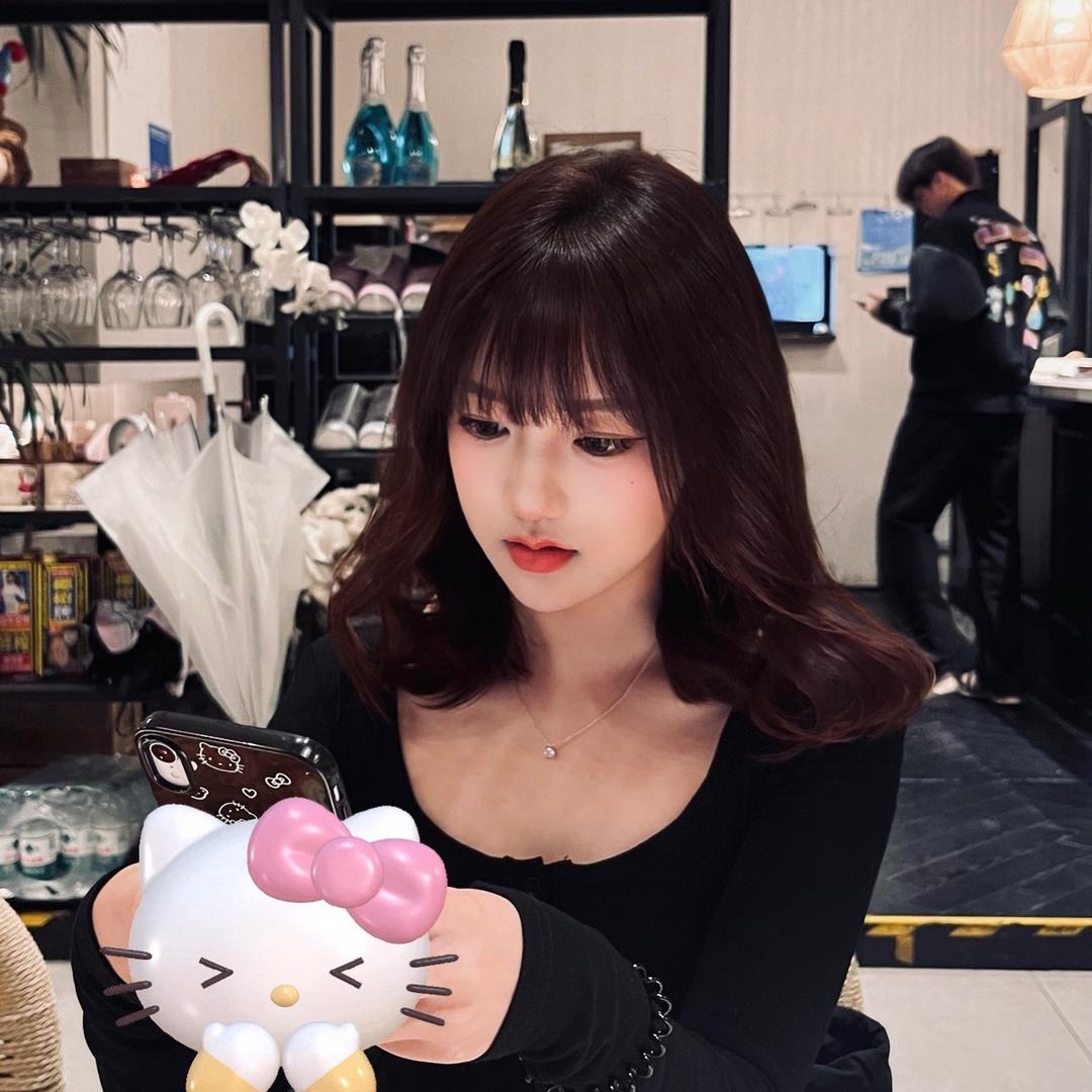 对方正在脱发中