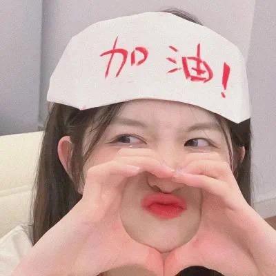 对方正在长头发