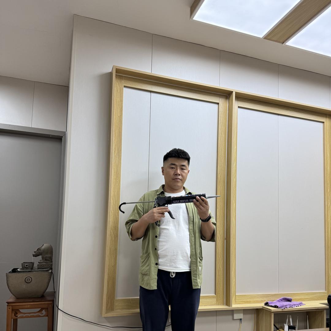新疆乌鲁木齐打胶范师傅丨锦地装饰