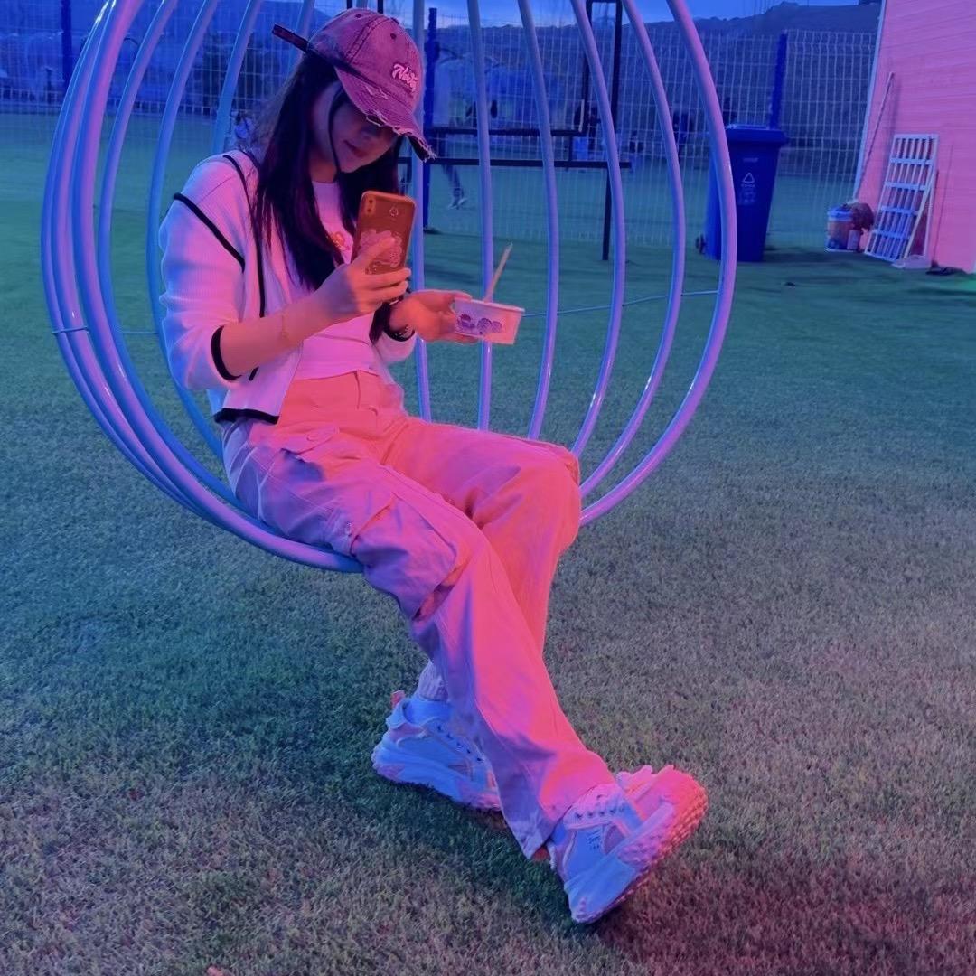 ꧔ꦿ᭄ღ一个人এۣۖิ 撑伞᭄