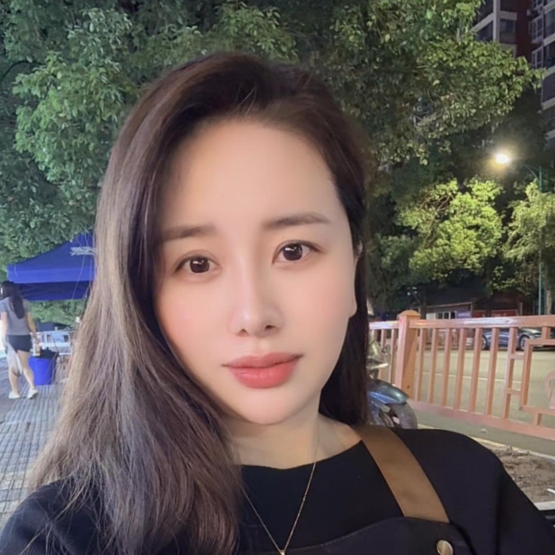🌸卖月饼🌸的小姐姐