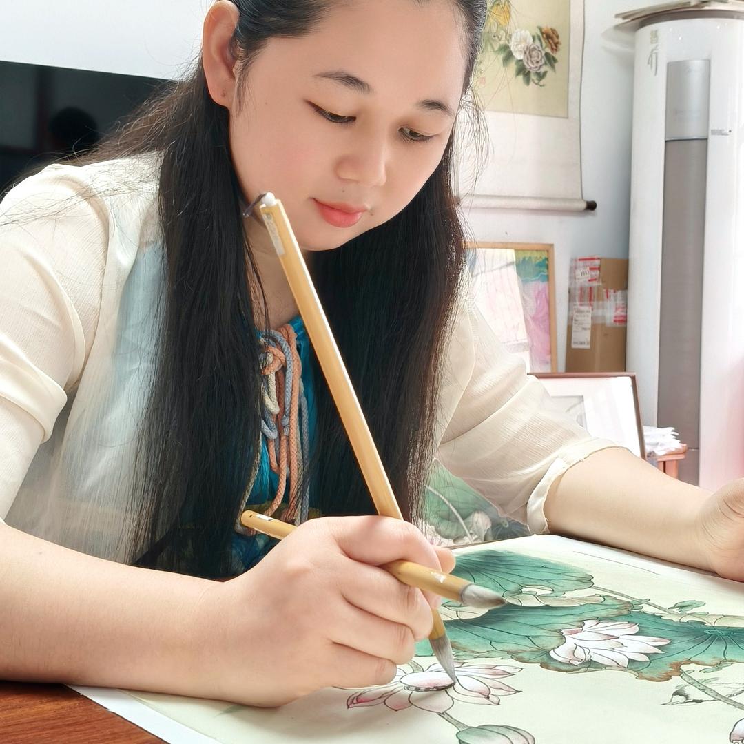 贵港教美术的彭老师