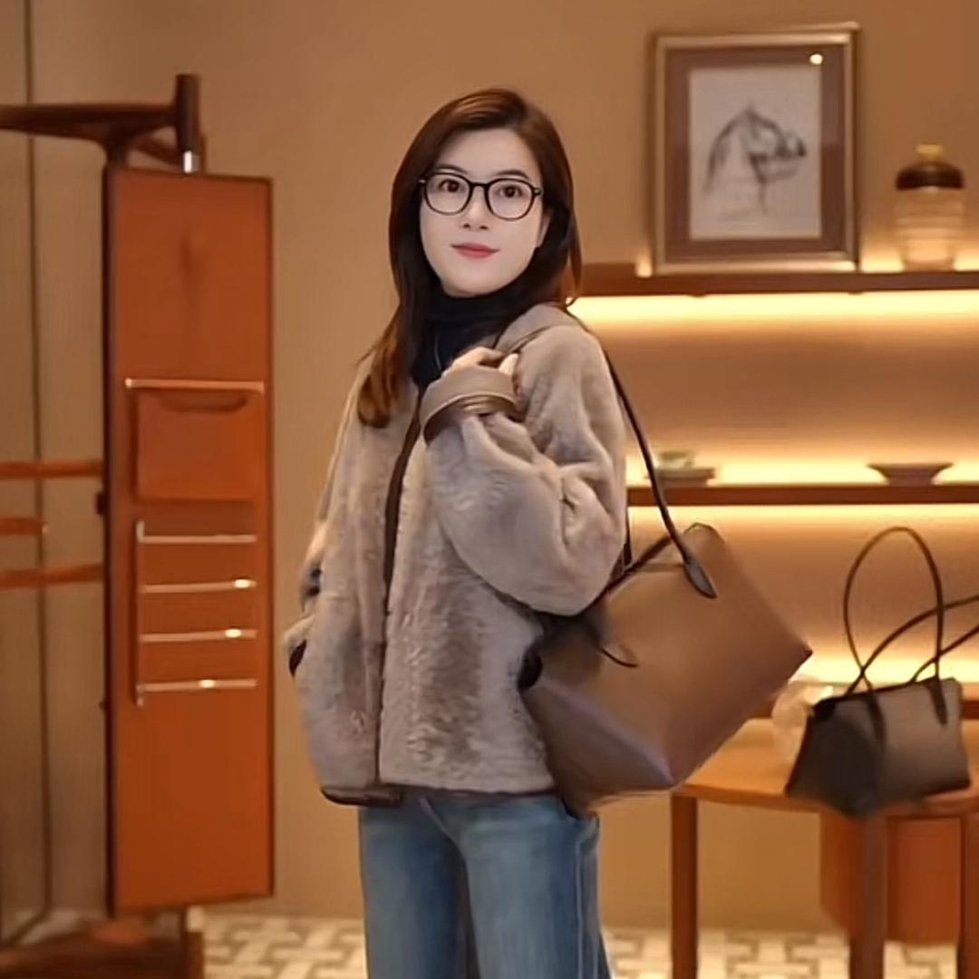 H姐曼辰贵妇穿搭