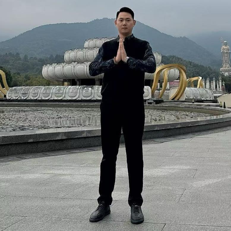 魏先生一家人