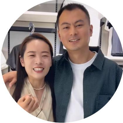 小利一家人