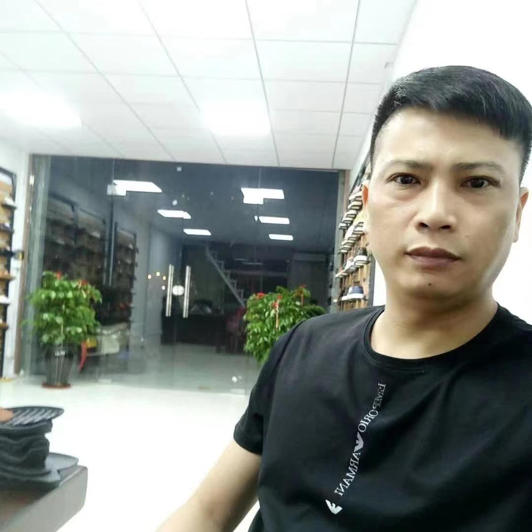 庆哥家的鞋子