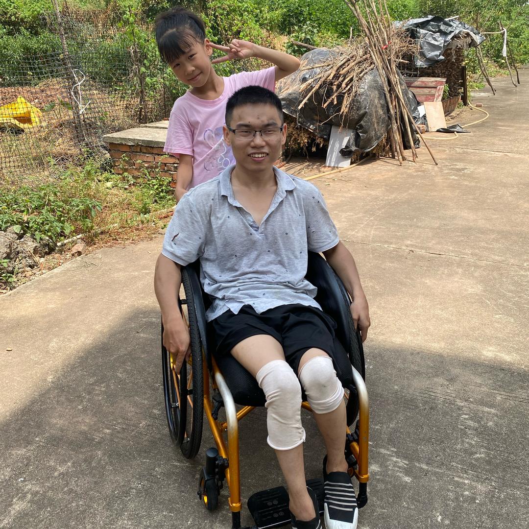 农村小凯兄妹百货