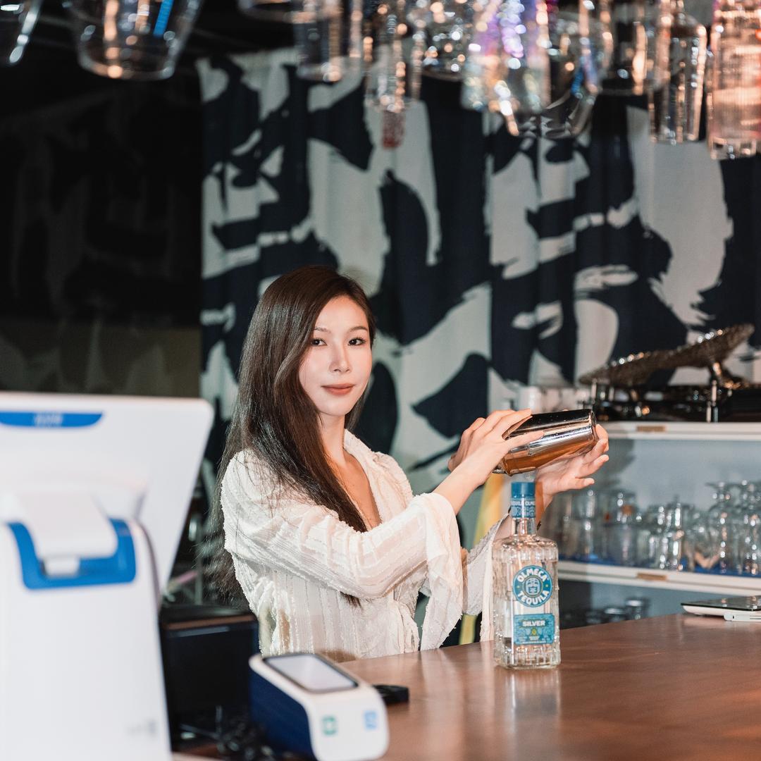 在清溪开清吧的秋老板