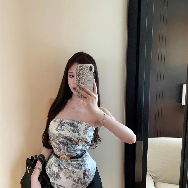 伈伈服饰店