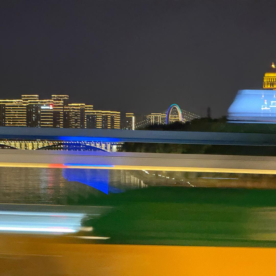 奶茶重度爱好者