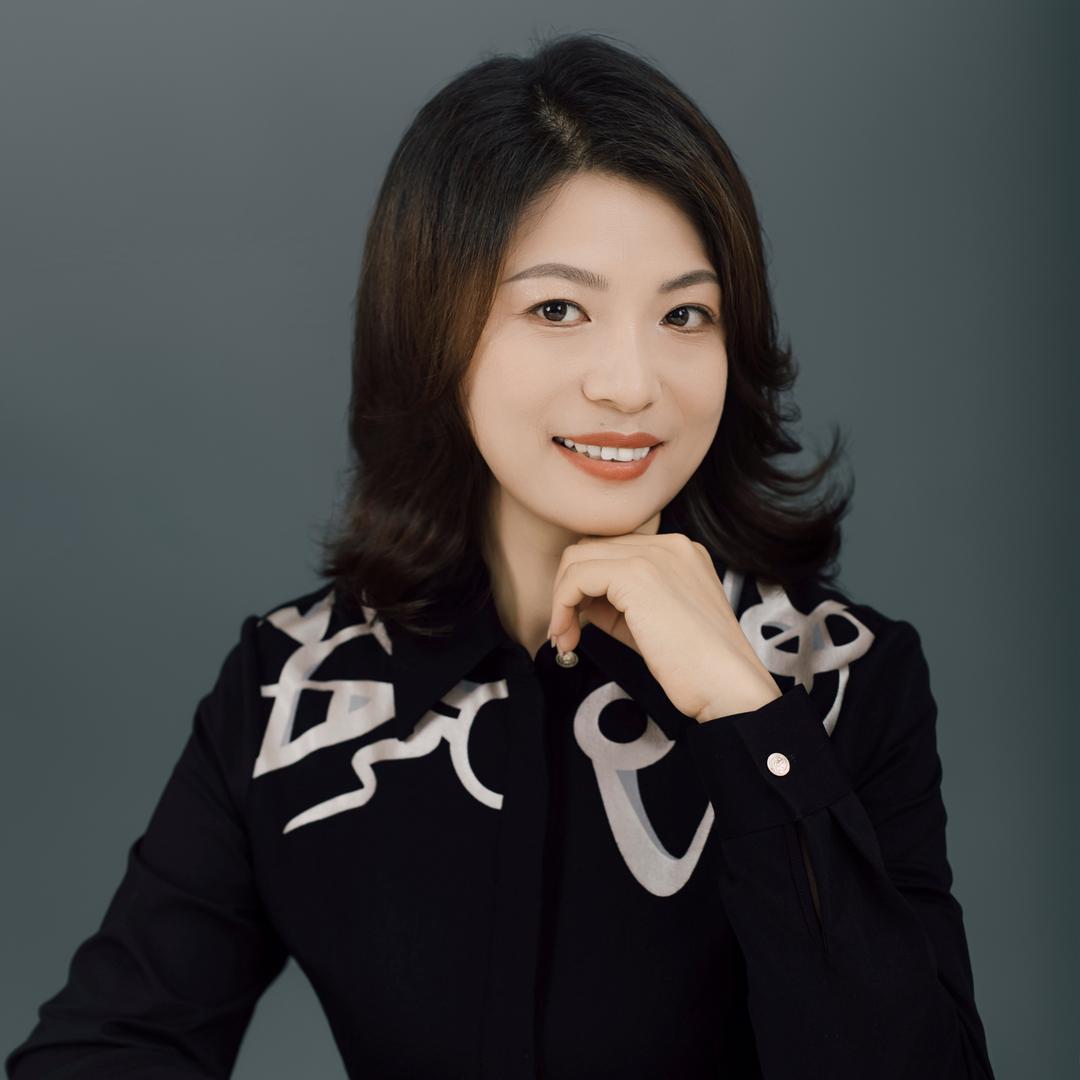 在神木做摄影的燕子