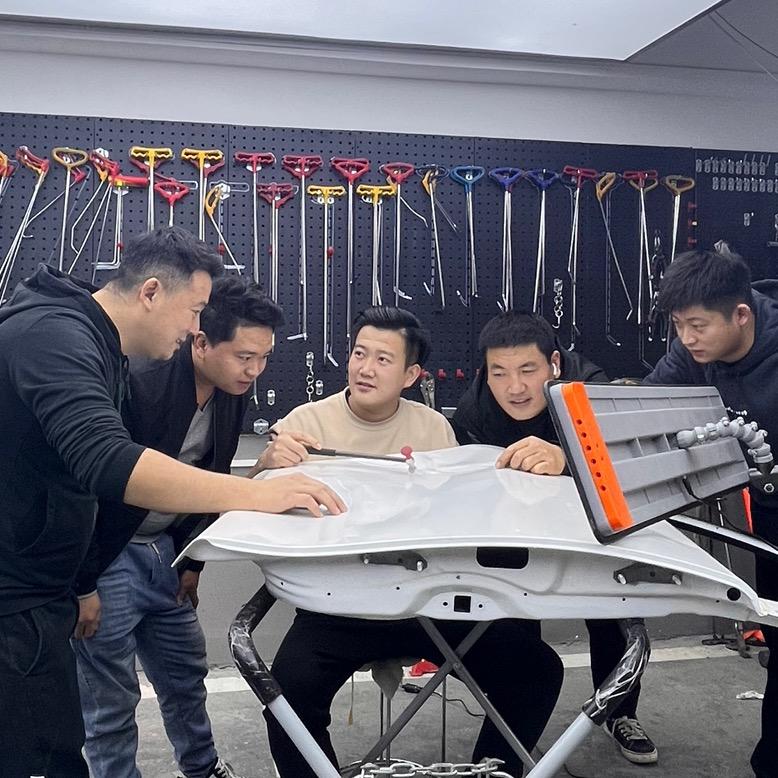 王久阁汽车凹陷修复