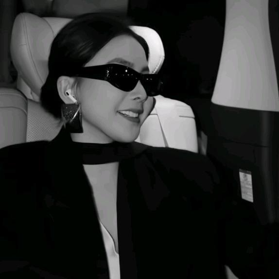 溶溶RONGRONG原创女装