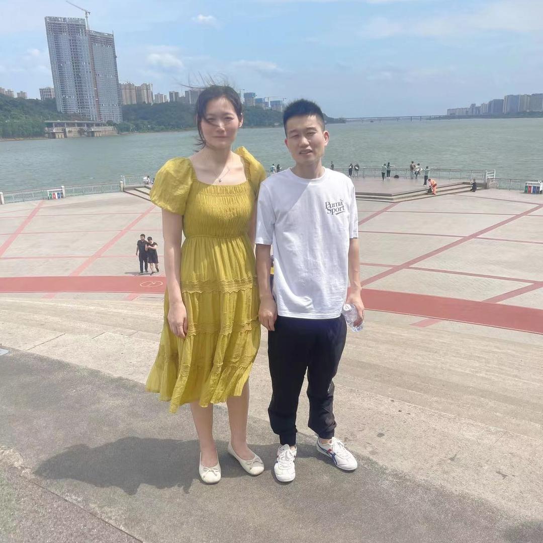 华辉服饰彭志辉