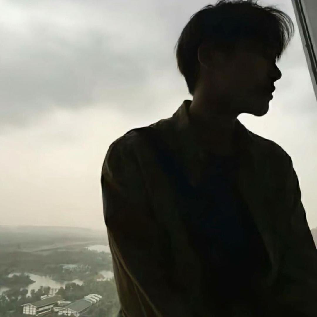 人傻嘴不甜长的不俊还没钱