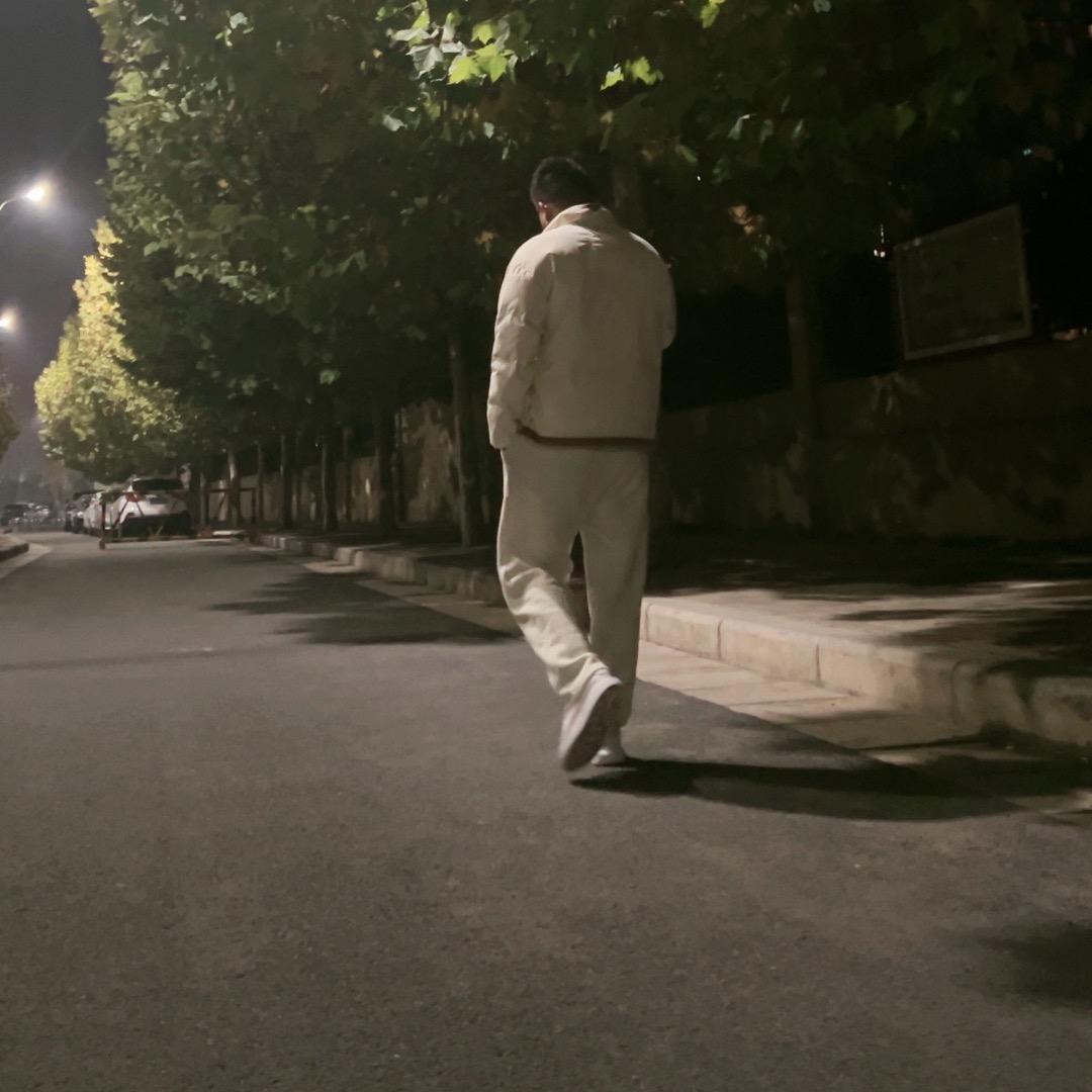 走出监牢的男人