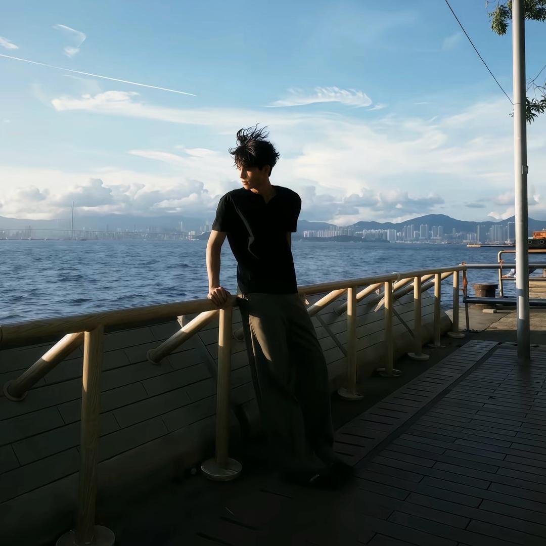 杰.