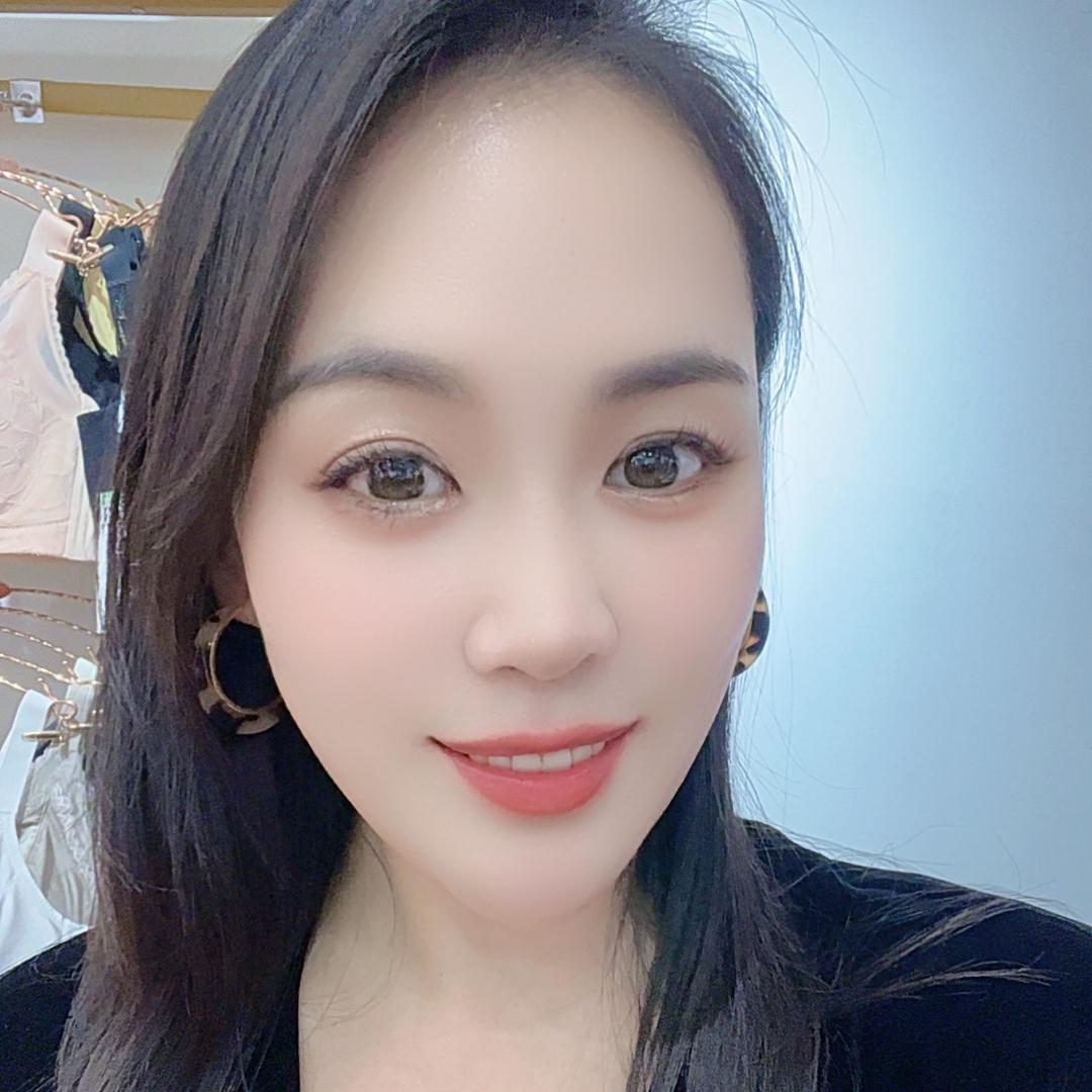 辉县艾芘基妮女装店