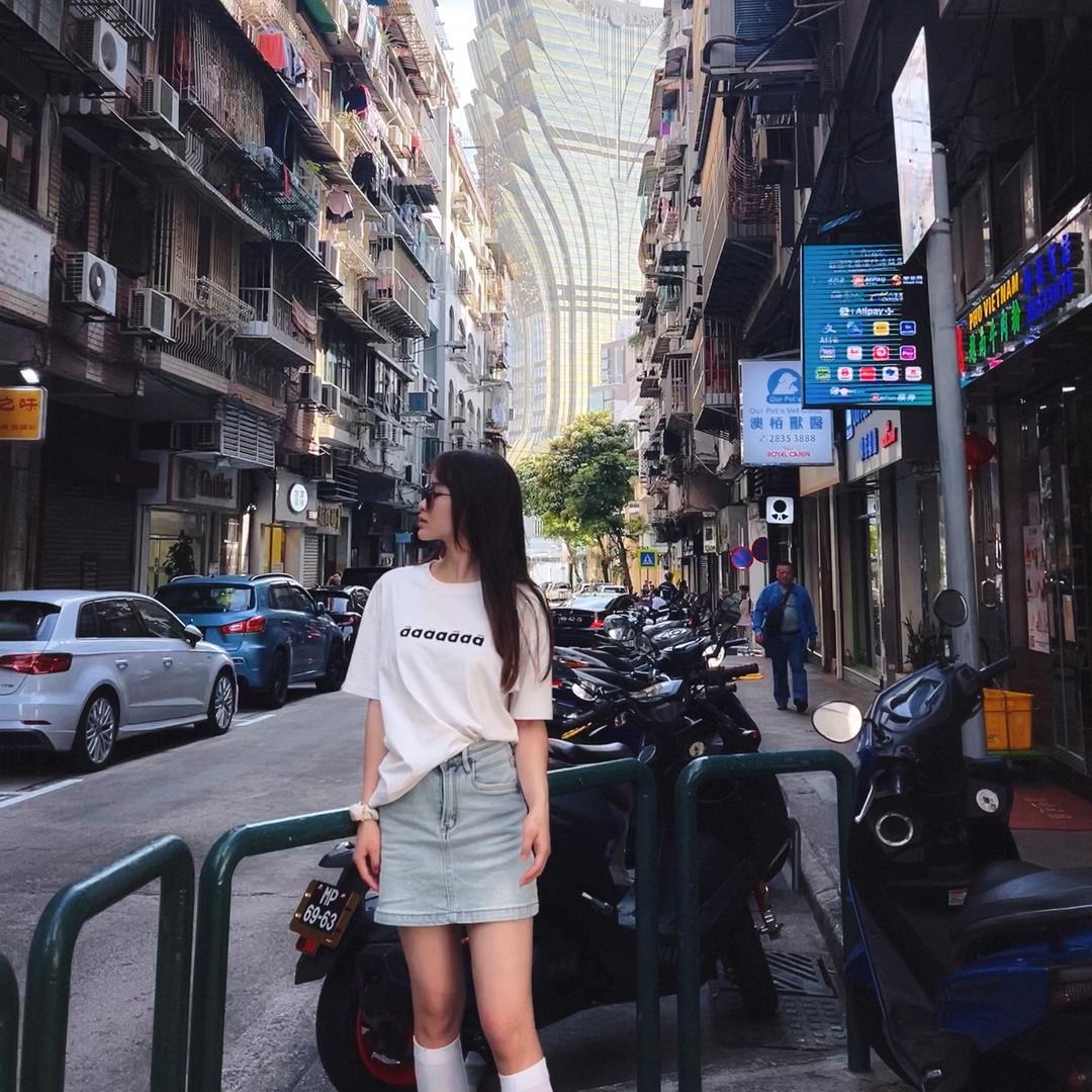 安安.