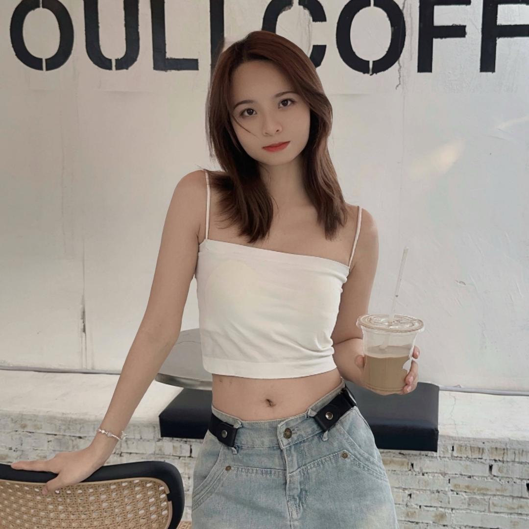 爱吃泡芙的甜妹