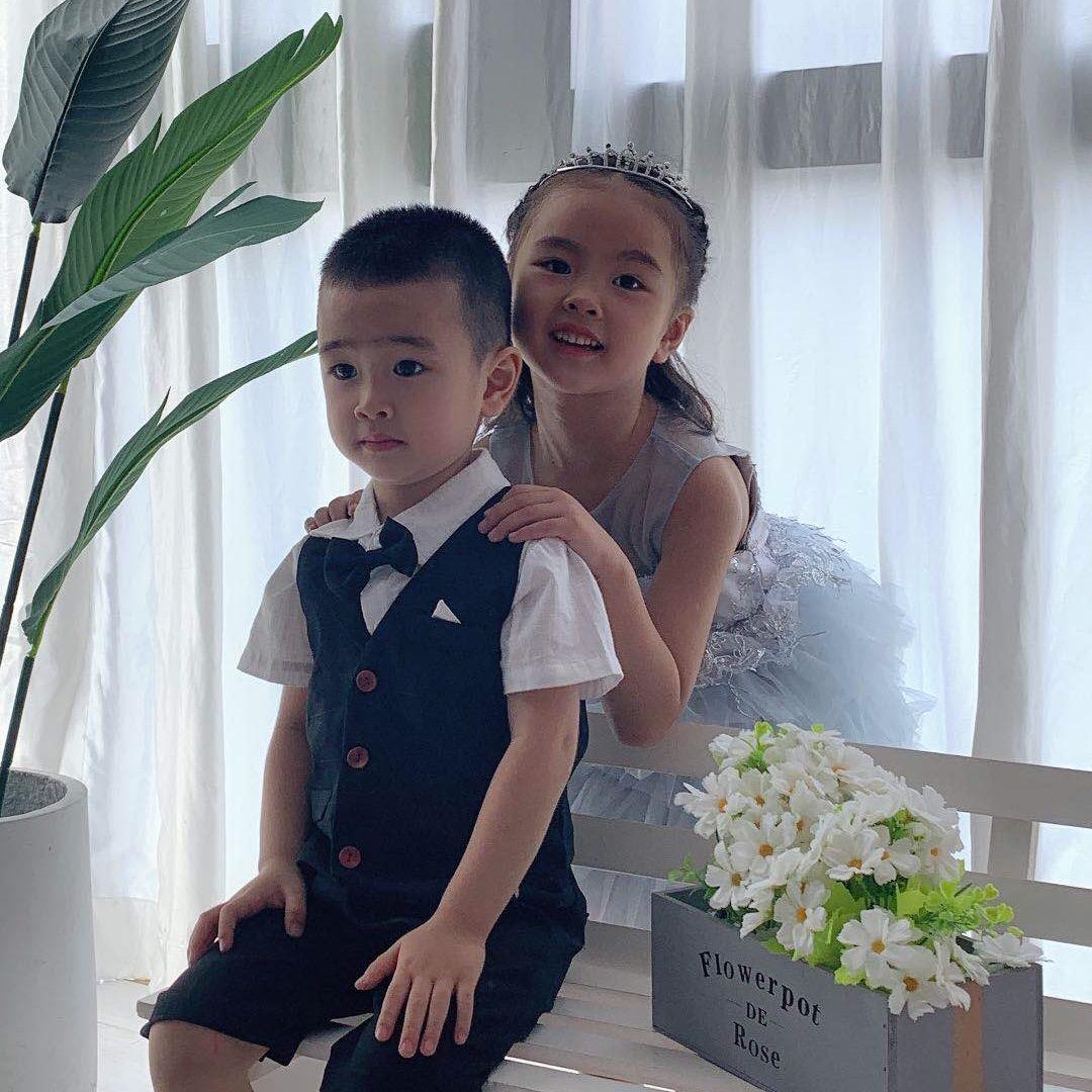 轻素栖花里杨亚