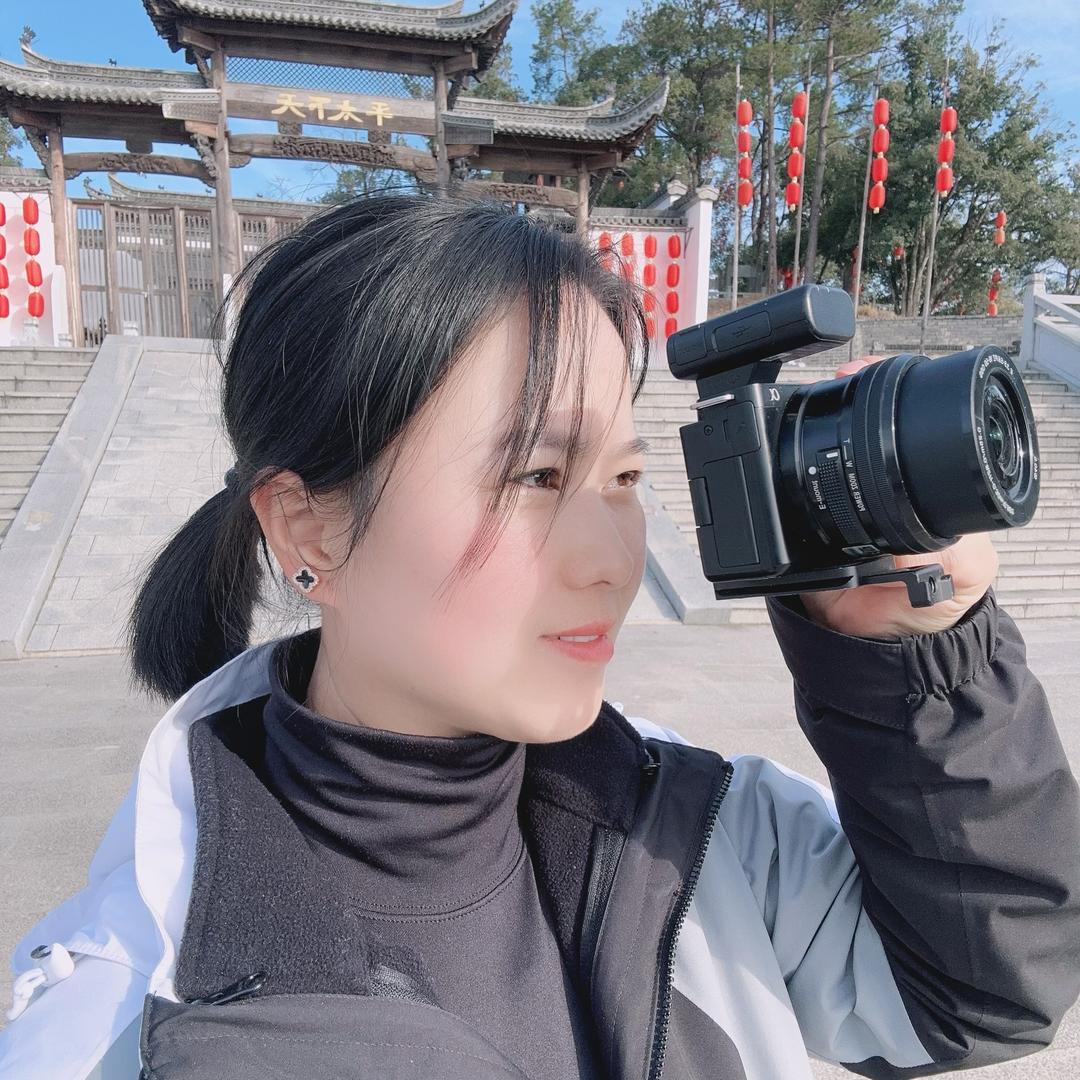 淮南姑娘在黄山