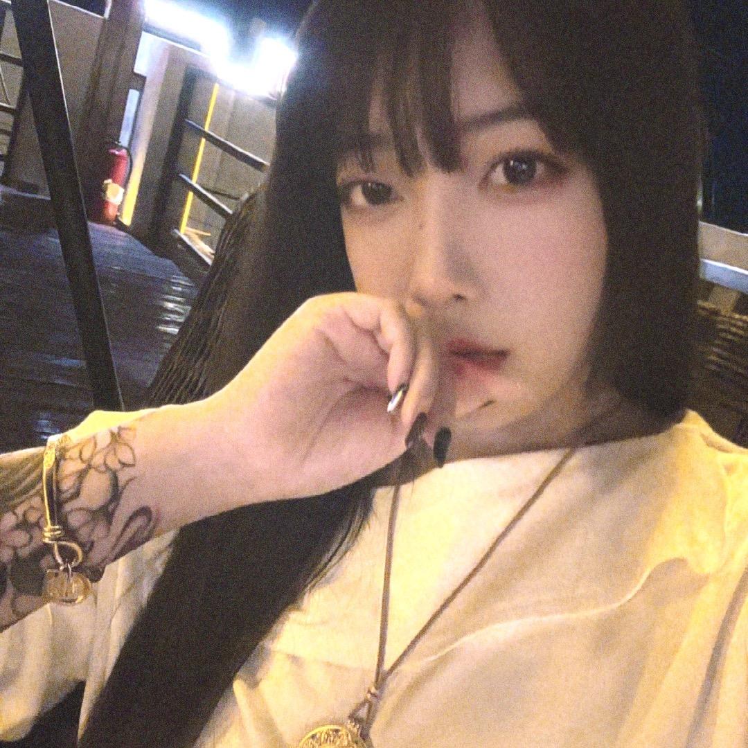 @大芳芳吖.