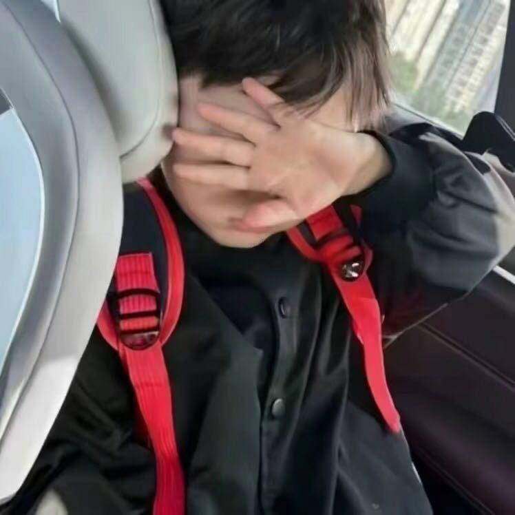 ᅠᅠ    ᅠᅠ