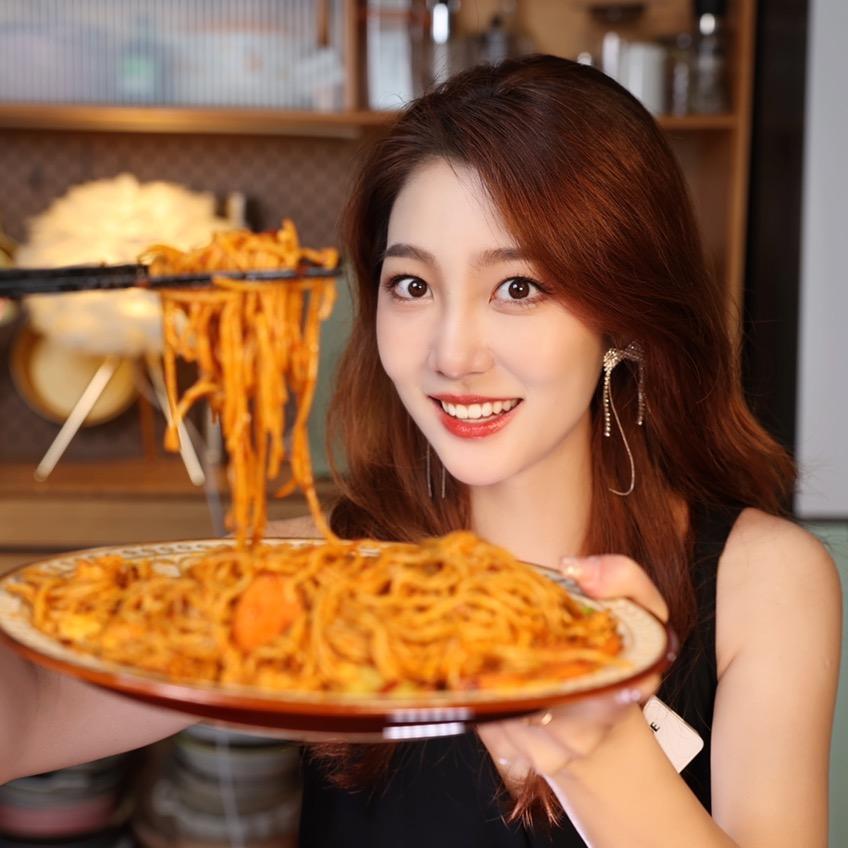 奈奈吃什么🍜