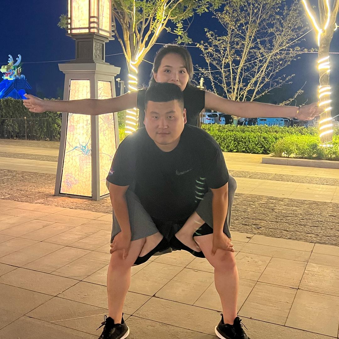李依诺一家子