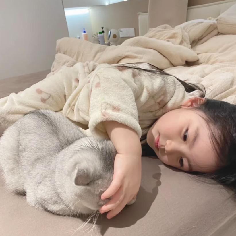 Y^ ̳- ‧̫ • ̳^ฅ