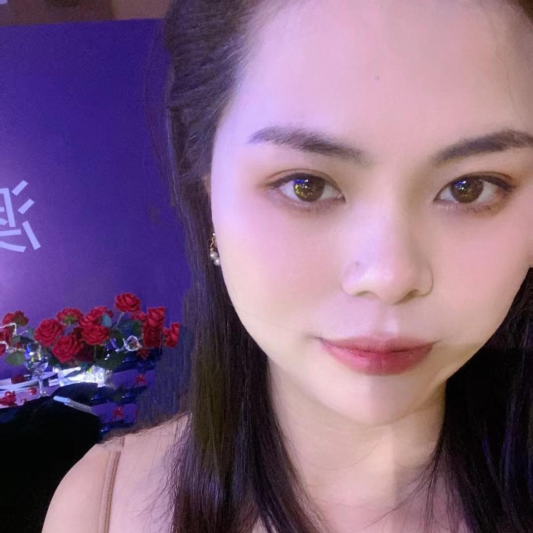 悦悦爱吃糖吖
