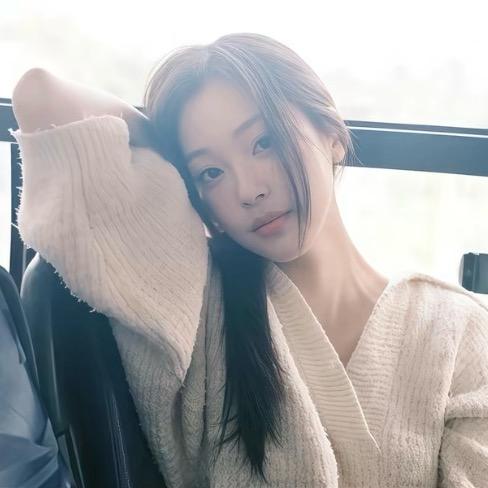 ㅤㅤㅤㅤㅤㅤ ㅤ连告别都双手插兜的女人